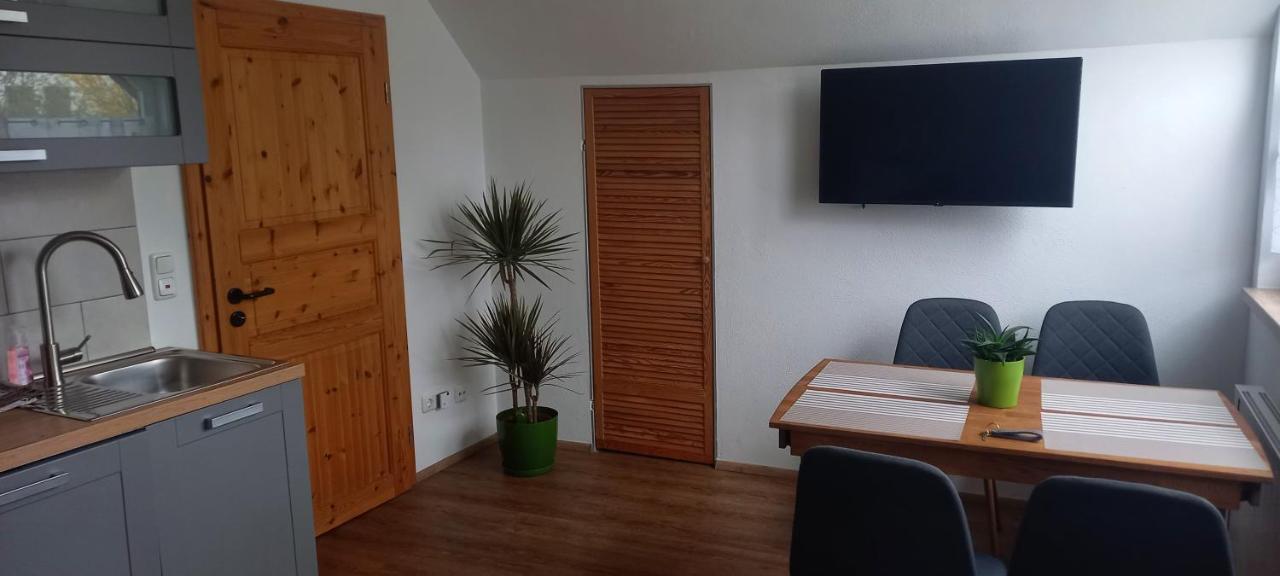 Kleine, gemütliche Dachgeschosswohnung Laudenbach  Exterior foto